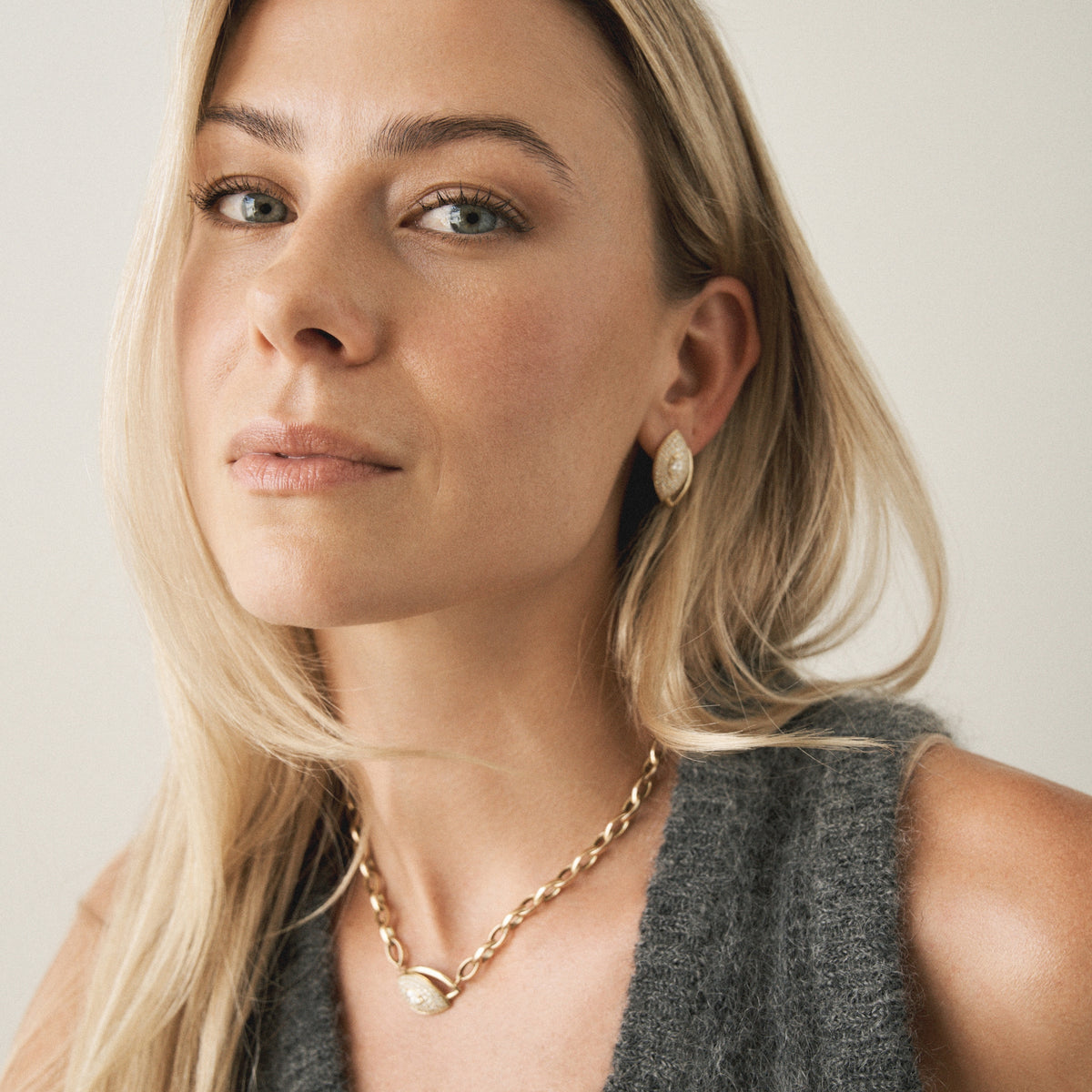 Gaze Earrings